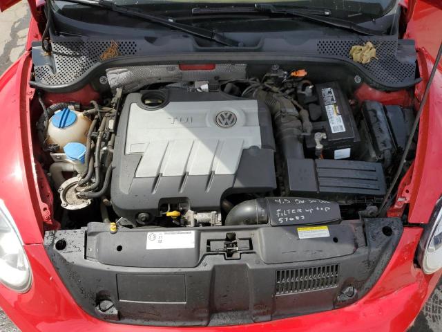 3VW5L7AT5EM807825 - 2014 VOLKSWAGEN BEETLE RED photo 11