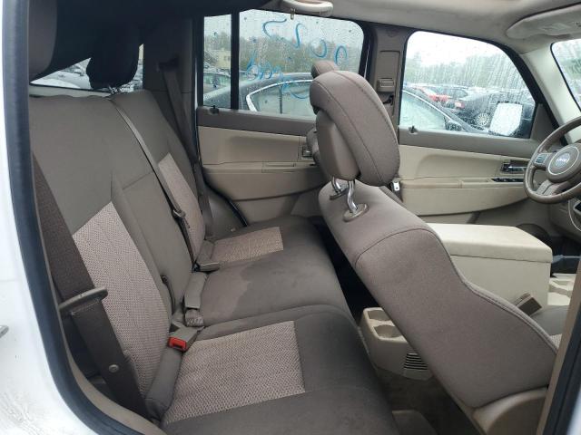 1C4PJMAK2CW122511 - 2012 JEEP LIBERTY SPORT 白色 照片 11