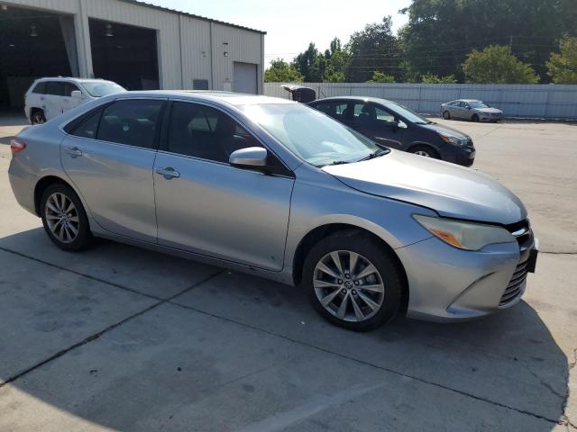 4T1BF1FK8GU539793 - 2016 TOYOTA CAMRY LE SILVER photo 4