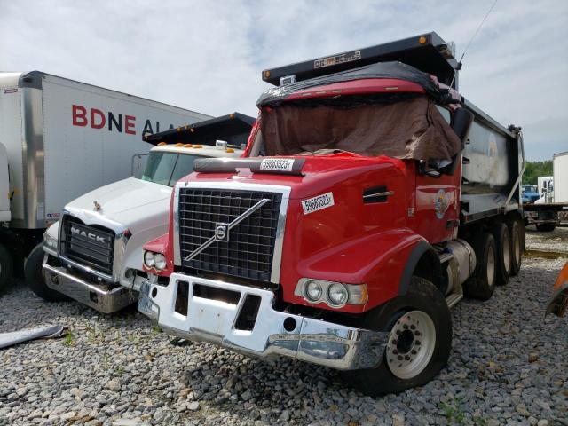 4V5K99EJ7GN966864 - 2016 VOLVO VHD RED photo 2