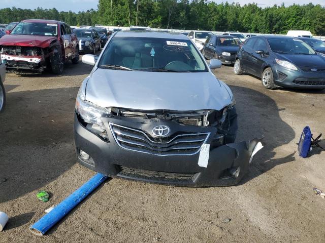 4T1BK3EK0BU613208 - 2011 TOYOTA CAMRY SE SILVER photo 5