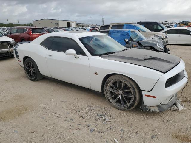 2C3CDZFJ3GH331784 - 2016 DODGE CHALLENGER R/T SCAT PACK WHITE photo 4