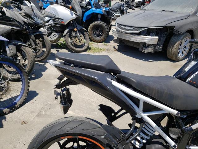 MD2JPJ401MC275827 - 2021 KTM 390 DUKE BLACK photo 6