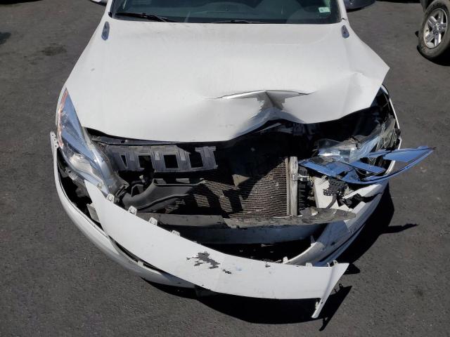 2G4GK5EX7G9133569 - 2016 BUICK REGAL WHITE photo 11