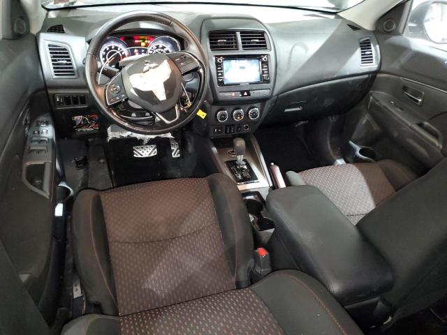 JA4AR3AU8JU015525 - 2018 MITSUBISHI OUTLANDER ES SILVER photo 8