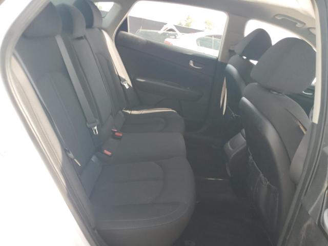 5XXGT4L30JG249983 - 2018 KIA OPTIMA LX WHITE photo 10