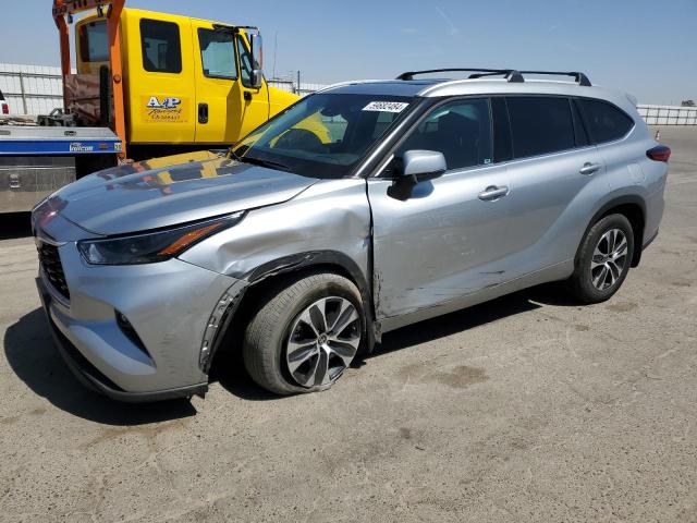 5TDHZRBH9NS213677 - 2022 TOYOTA HIGHLANDER XLE Gümüş foto 1