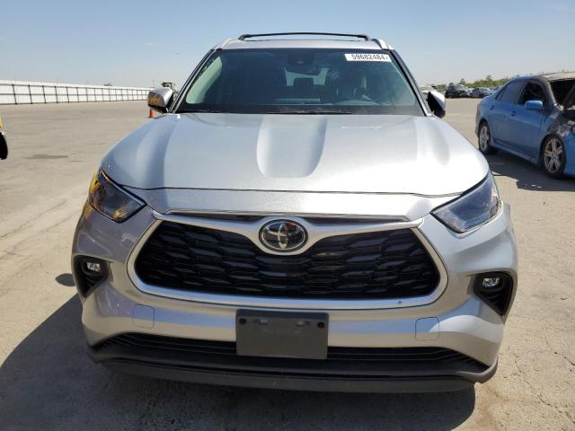 5TDHZRBH9NS213677 - 2022 TOYOTA HIGHLANDER XLE Gümüş foto 5