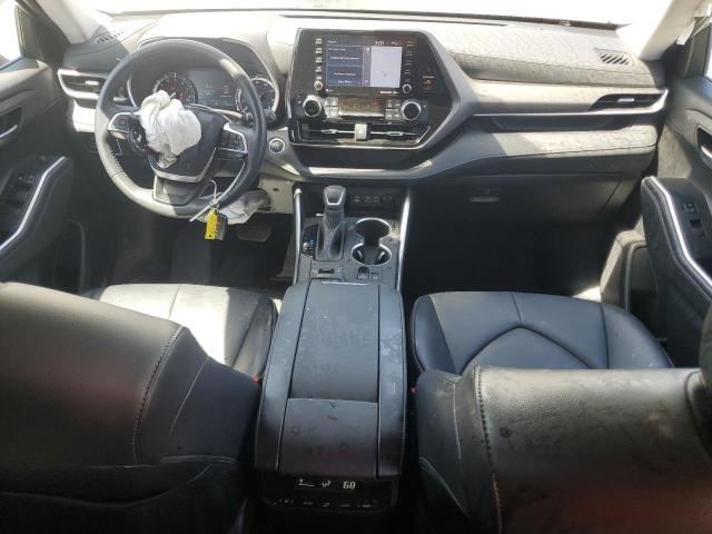 5TDHZRBH9NS213677 - 2022 TOYOTA HIGHLANDER XLE Gümüş foto 8
