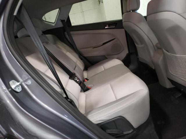 KM8J2CA43JU803621 - 2018 HYUNDAI TUCSON SE GRAY photo 10