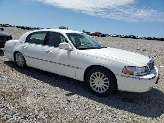 1LNHM81W55Y666607 - 2005 LINCOLN TOWN CAR SIGNATURE WHITE photo 4