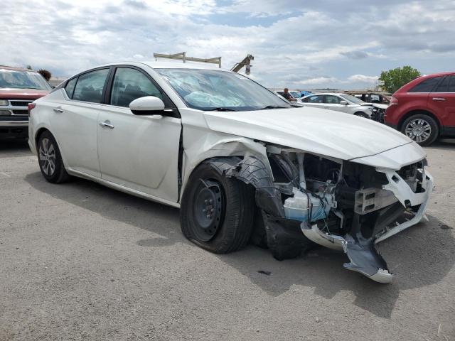 1N4BL4BV2KC214852 - 2019 NISSAN ALTIMA S WHITE photo 4