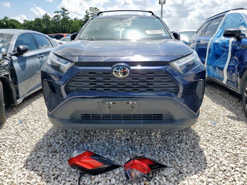 2T3W1RFV9RW302474 - 2024 TOYOTA RAV4 XLE BLUE photo 5