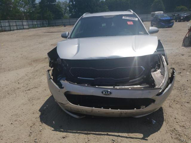 KNDCB3LC7H5037656 - 2017 KIA NIRO FE SILVER photo 5