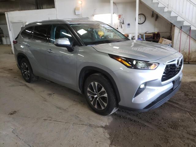 5TDGZRAH5NS128574 - 2022 TOYOTA HIGHLANDER XLE فضي صورة 4
