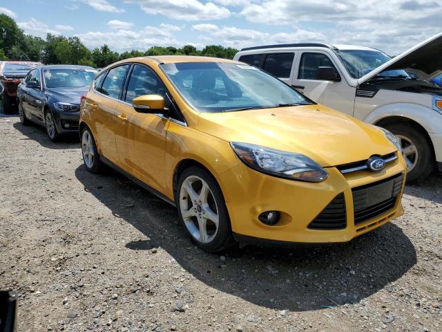 1FAHP3N29CL221504 - 2012 FORD FOCUS TITANIUM YELLOW photo 4