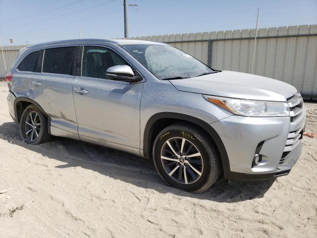 5TDKZRFH8HS207907 - 2017 TOYOTA HIGHLANDER SE SILVER photo 4