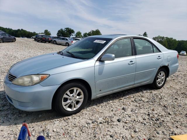 4T1BE30K35U611777 - 2005 TOYOTA CAMRY LE BLUE photo 1