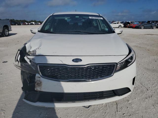 KNAFK5A84H5707815 - 2017 KIA FORTE LX WHITE photo 5