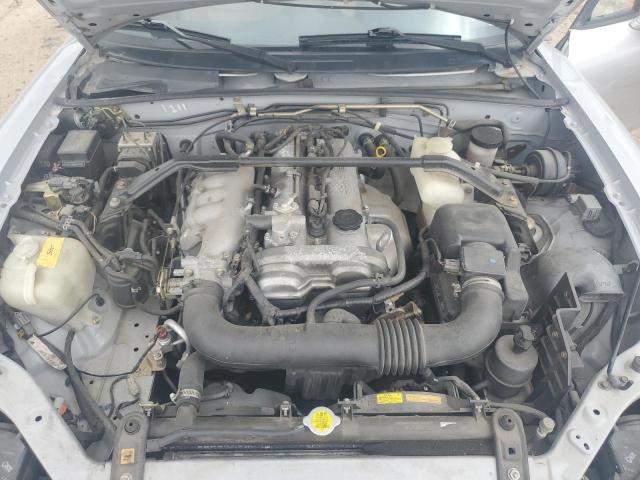 JM1NB353320222989 - 2002 MAZDA MX-5 MIATA BASE SILVER photo 11