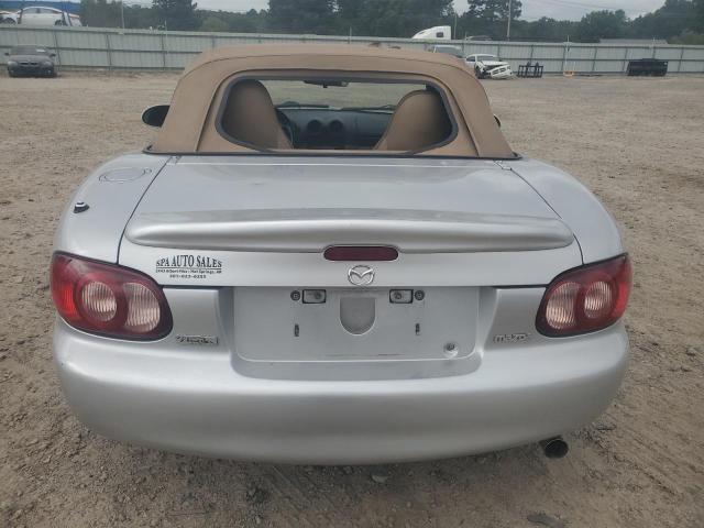 JM1NB353320222989 - 2002 MAZDA MX-5 MIATA BASE SILVER photo 6