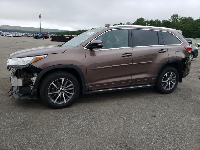 5TDJZRFH7JS807304 - 2018 TOYOTA HIGHLANDER SE BROWN photo 1