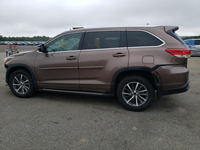 5TDJZRFH7JS807304 - 2018 TOYOTA HIGHLANDER SE BROWN photo 2