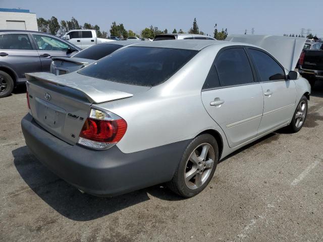 4T1BA32K15U063092 - 2005 TOYOTA CAMRY SE SILVER photo 3