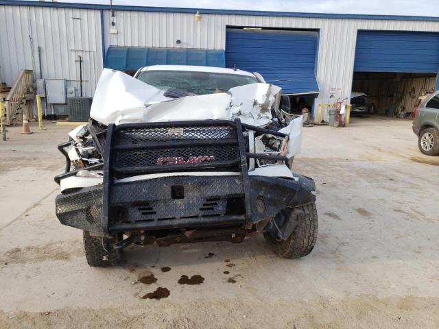 1GT424C83CF102804 - 2012 GMC SIERRA K3500 SLT WHITE photo 5