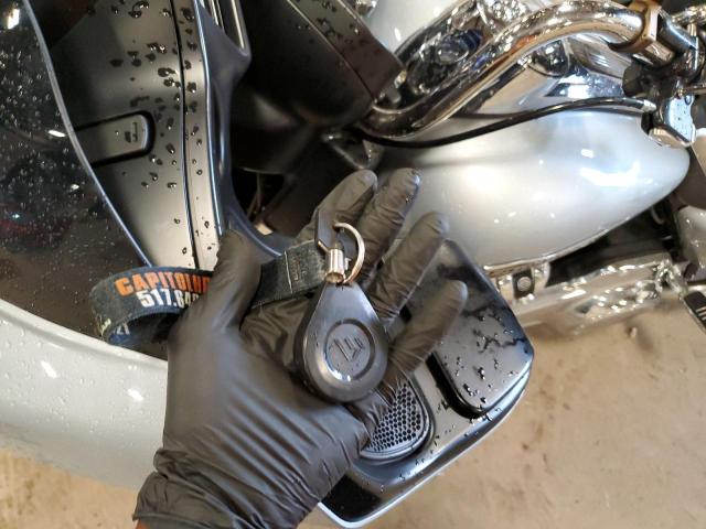 1HD1KHC14PB615374 - 2023 HARLEY-DAVIDSON FLTRX 银色 照片 8