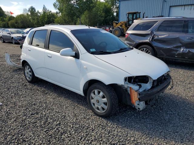 KL1TD62625B451150 - 2005 CHEVROLET AVEO BASE WHITE photo 4