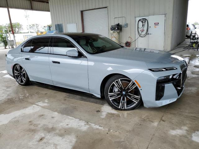 WBY53EJ04PCM31425 - 2023 BMW I7 XDRIVE60 SILVER photo 4