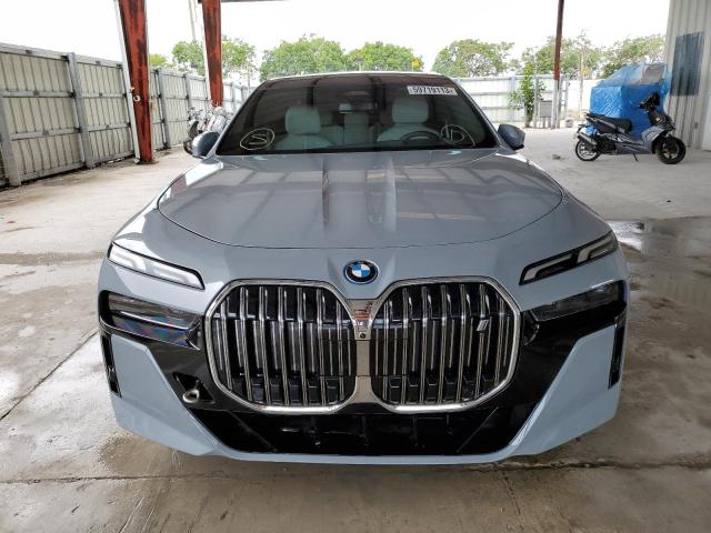 WBY53EJ04PCM31425 - 2023 BMW I7 XDRIVE60 SILVER photo 5