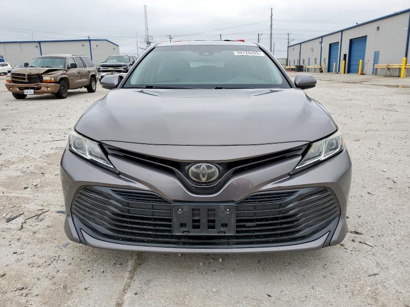4T1B11HK5JU084498 - 2018 TOYOTA CAMRY L Szary zdjęcie 5