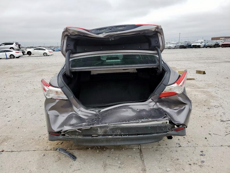 4T1B11HK5JU084498 - 2018 TOYOTA CAMRY L Szary zdjęcie 6