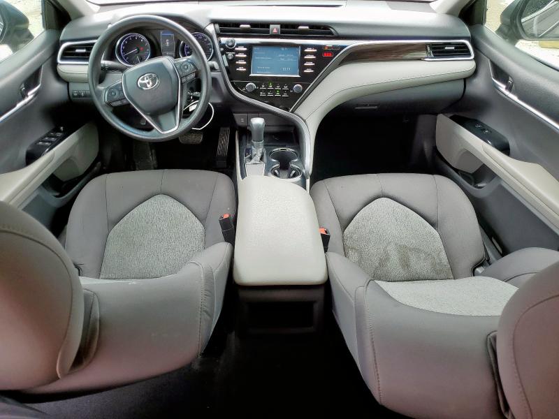 4T1B11HK5JU084498 - 2018 TOYOTA CAMRY L Szary zdjęcie 8