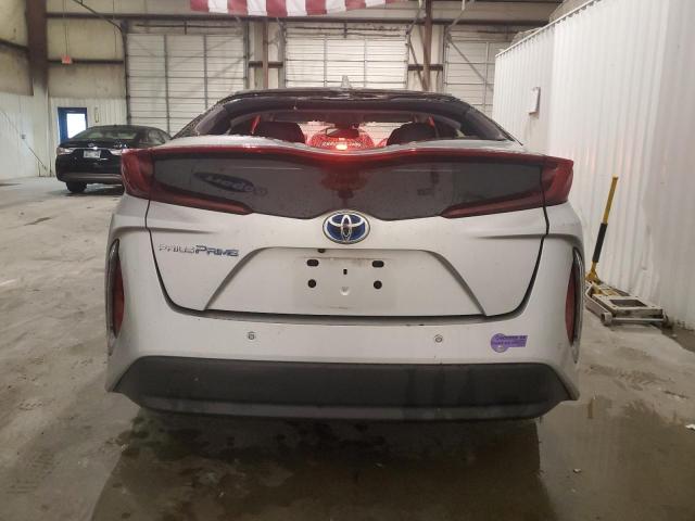 JTDKARFP2J3097684 - 2018 TOYOTA PRIUS PRIM SILVER photo 6