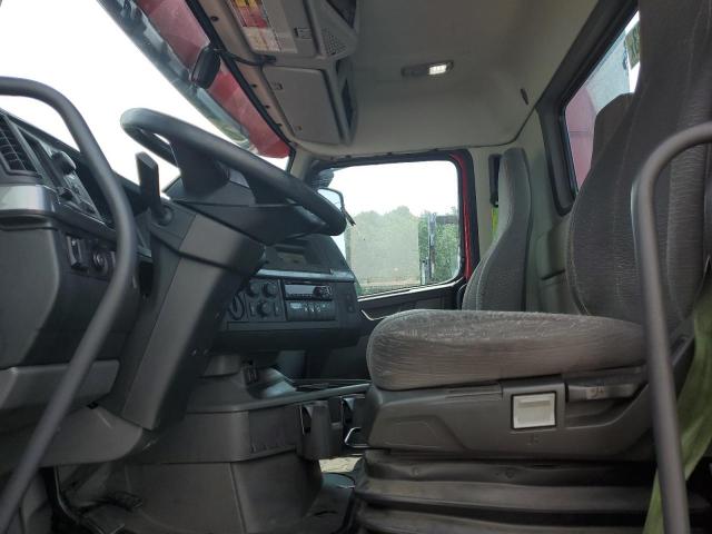 4V4WC9EG9KN198759 - 2019 VOLVO VNR RED photo 5