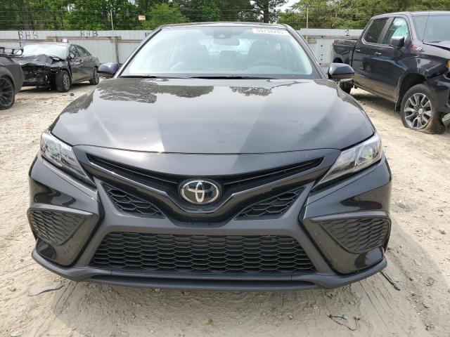 4T1G11AK5RU863105 - 2024 TOYOTA CAMRY SE NIGHT SHADE BLACK photo 5