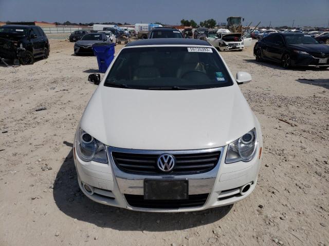 WVWDA71F27V045268 - 2007 VOLKSWAGEN EOS 2.0T SPORT WHITE photo 5