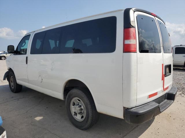 1GAWGEFF9H1132655 - 2017 CHEVROLET EXPRESS G2 LS WHITE photo 2