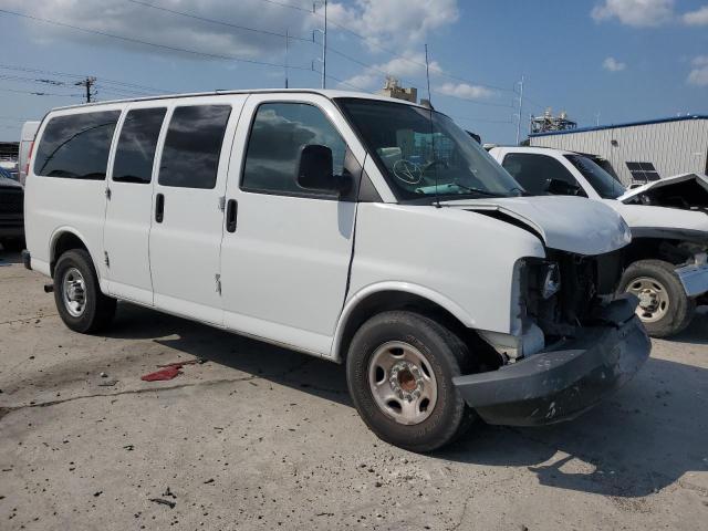 1GAWGEFF9H1132655 - 2017 CHEVROLET EXPRESS G2 LS WHITE photo 4