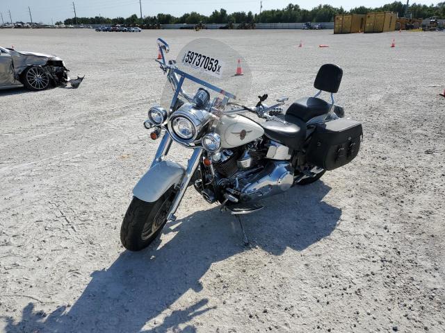 1HD1BMY132Y038635 - 2002 HARLEY-DAVIDSON FLSTF WHITE photo 2