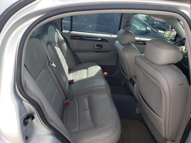 1LNHM81W52Y611389 - 2002 LINCOLN TOWN CAR EXECUTIVE SILVER photo 10
