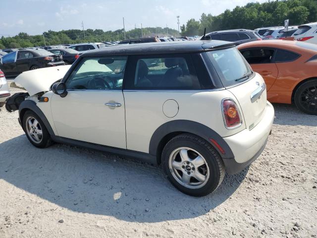 WMWMF3C57ATZ67582 - 2010 MINI COOPER WHITE photo 2