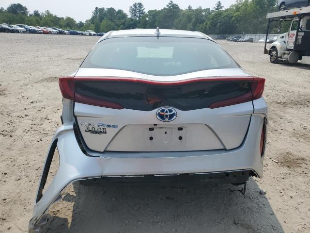 JTDKARFP8J3076709 - 2018 TOYOTA PRIUS PRIM Srebrny zdjęcie 6