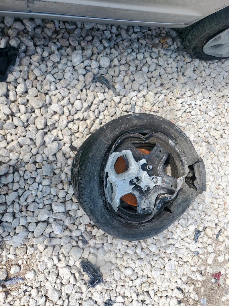 3FAHP0HG4BR322455 - 2011 FORD FUSION SE SILVER photo 12