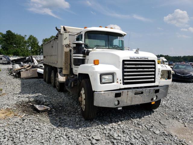 1M2P264CXYM030946 - 2000 MACK 600 RD600 WHITE photo 1