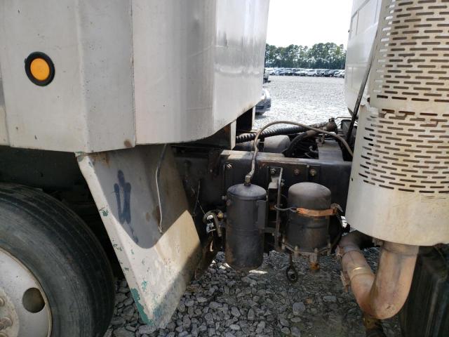 1M2P264CXYM030946 - 2000 MACK 600 RD600 WHITE photo 6