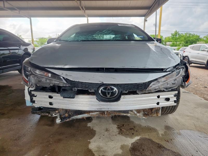 JTDEPMAE5NJ199275 - 2022 TOYOTA COROLLA LE Silber Foto 5